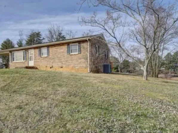 2900 Russum Ave, Johnson City, TN 37604