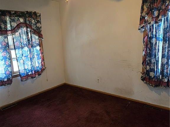 4th image of 9320 Oakland Ave
