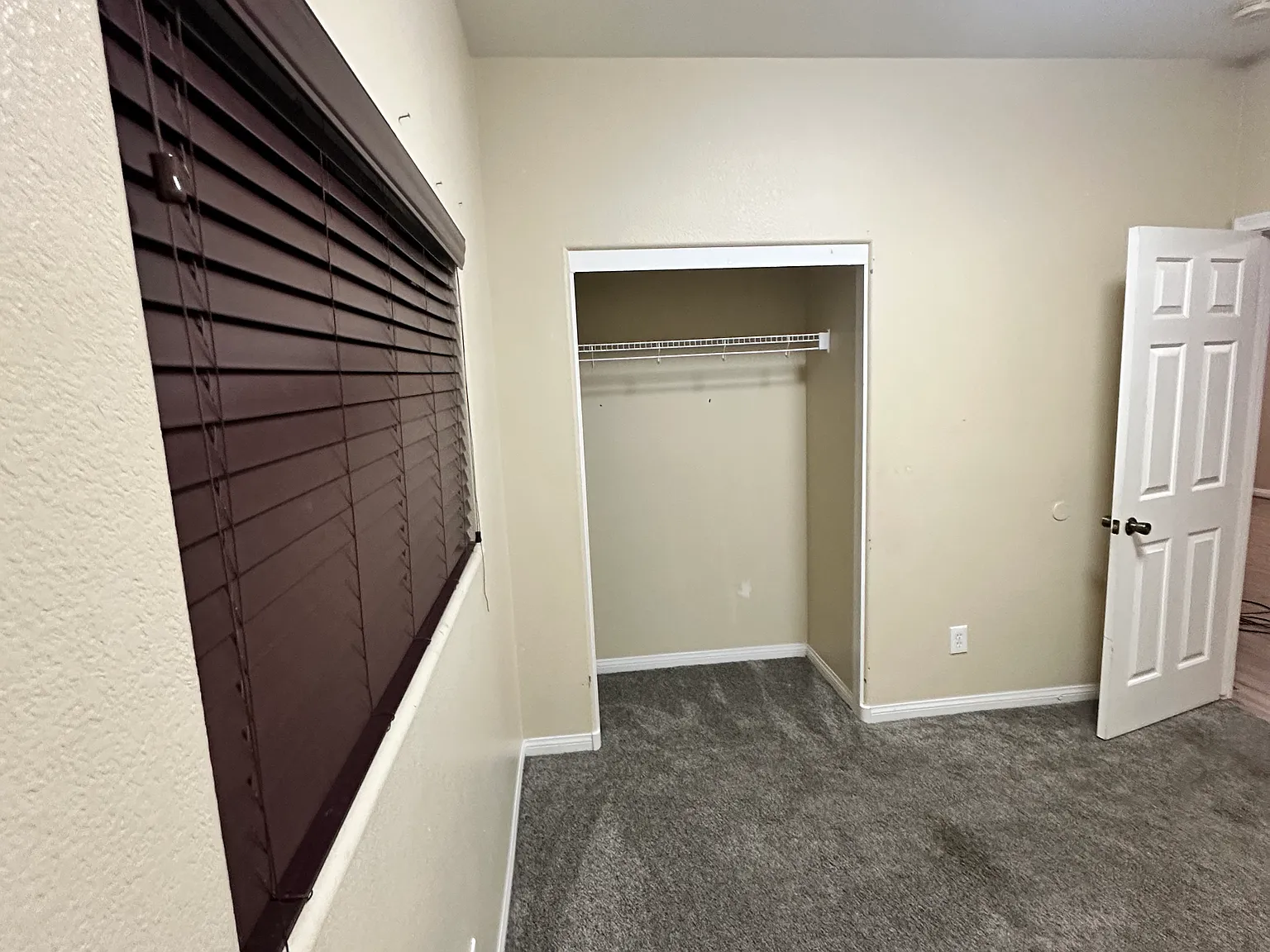 3 bed, $1,100 — Photo 2