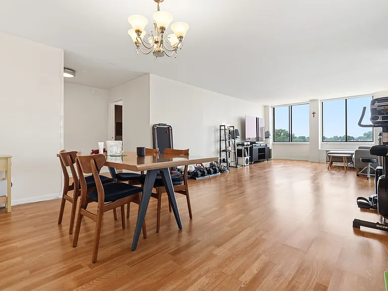 200 Winston Dr #720 — Photo 10