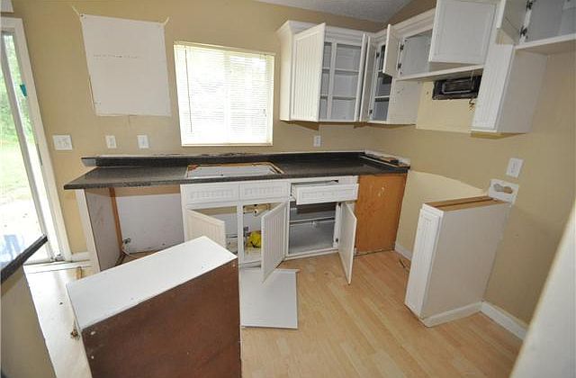 2nd image of 34 Brushwood Ln