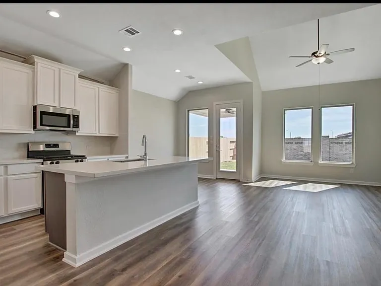 7518 Coral Lake Dr — Photo 7