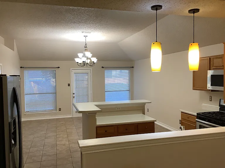 Creekpoint Dr — Photo 3