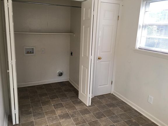 3rd image of 212 Prairie View Dr