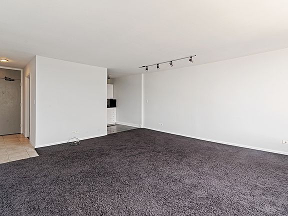 5th image of 5455 N Sheridan Dr #2210