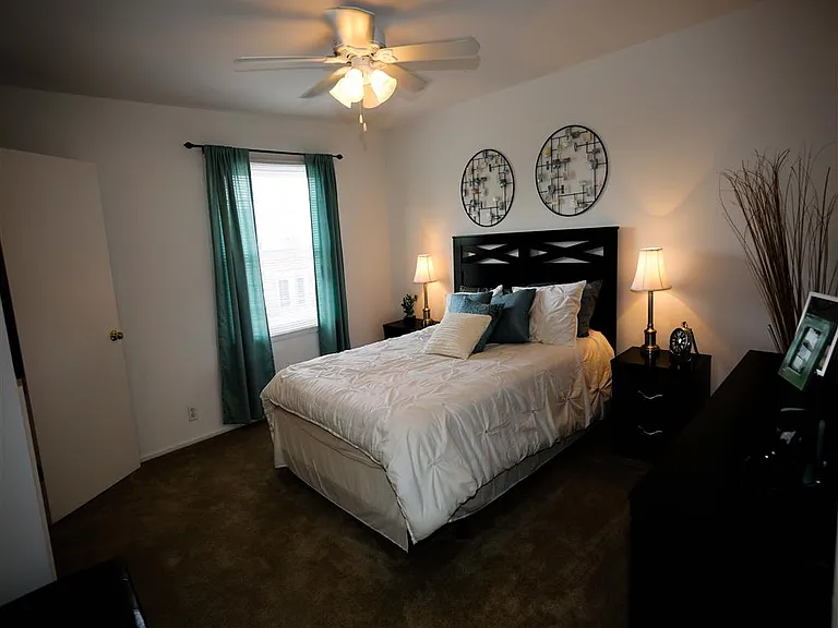 Warson Village Townhomes — Photo 18