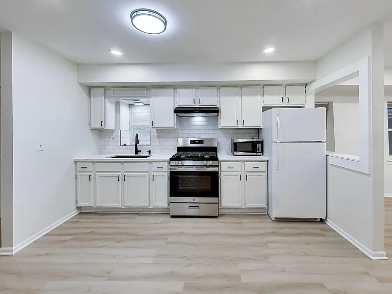 3115 N Oakley Ave #G — Photo 7