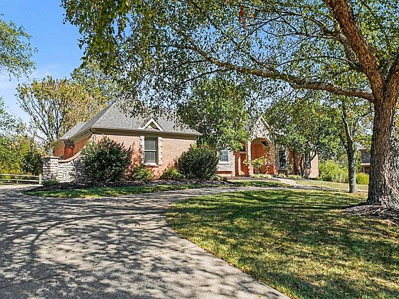 3rd image of 842 Bay Colt Ln