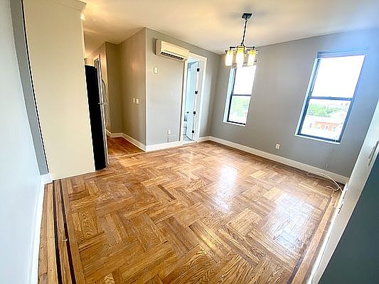 1st image of 1615 Putnam Ave APT 4C