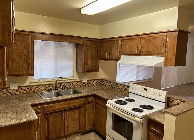 777 E King Ave #C — Photo 3