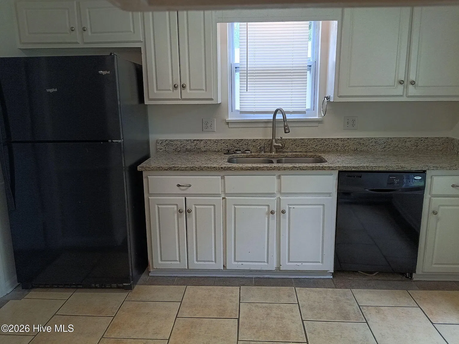 3 bed, 2.0 bath, 1300 sqft, $1,500 — Photo 2