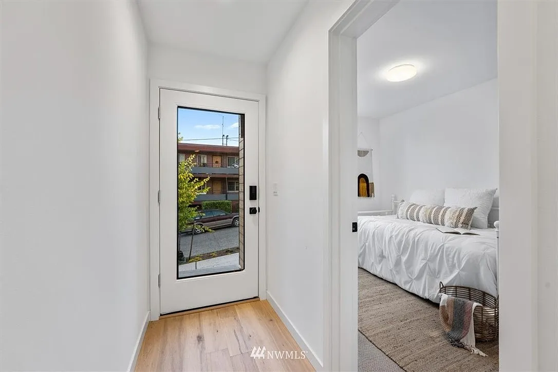 2 bed, 1075 sqft, $4,000 — Photo 4