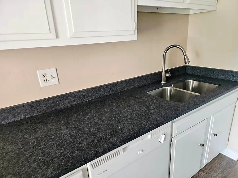 113 Courtney Ave NE #3 — Photo 5