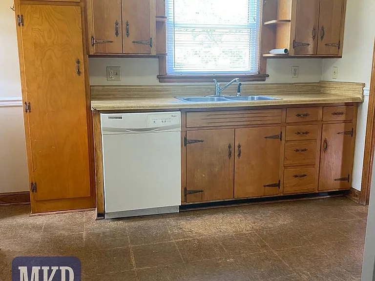 3136 Fleetwood Ave — Photo 7