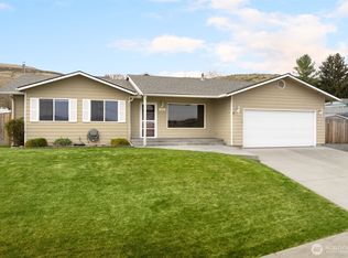 402 Lacey Avenue, Selah, WA 98942