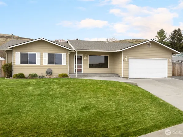 402 Lacey Avenue, Selah, WA 98942