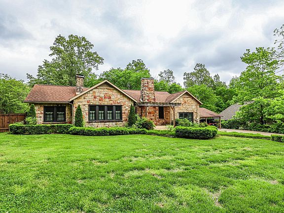 2nd image of 602 Woodland Dr