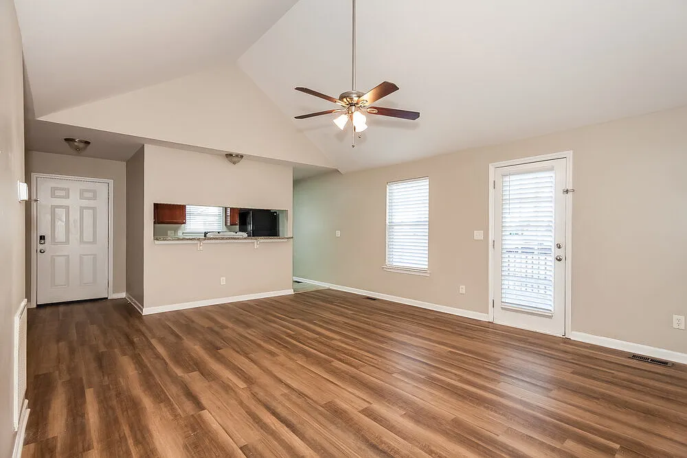 3 bed, 2.0 bath, 1229 sqft, $1,750 — Photo 3