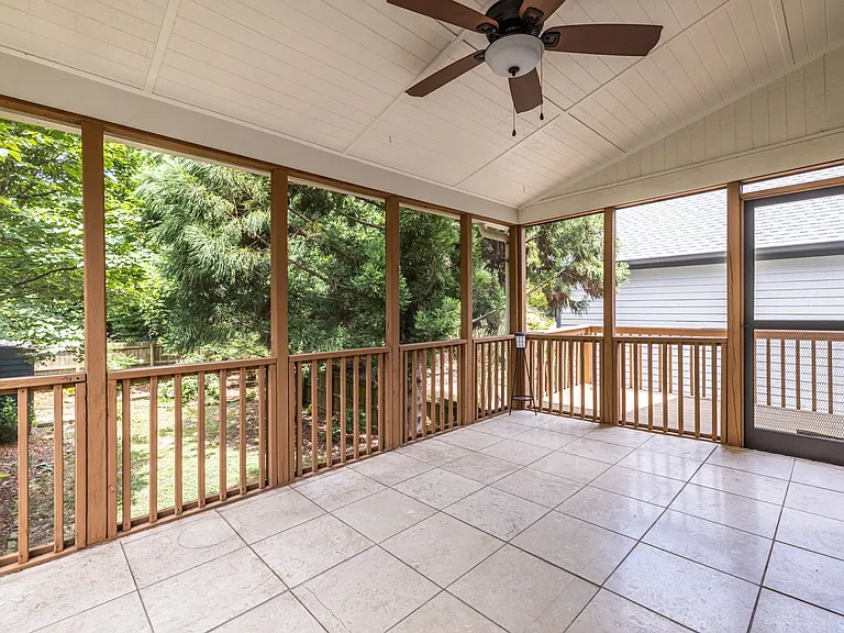 1040 Boulevard Dr NE — Photo 38