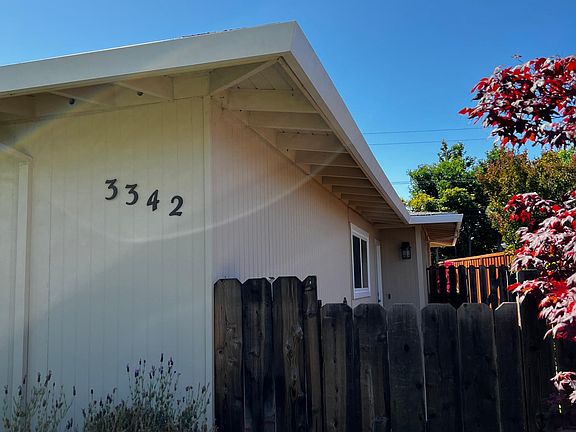 3rd image of 3342 Los Prados St