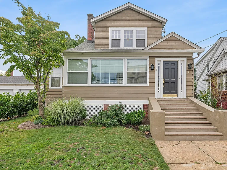 11 Brookwood Dr #101 — Photo 1