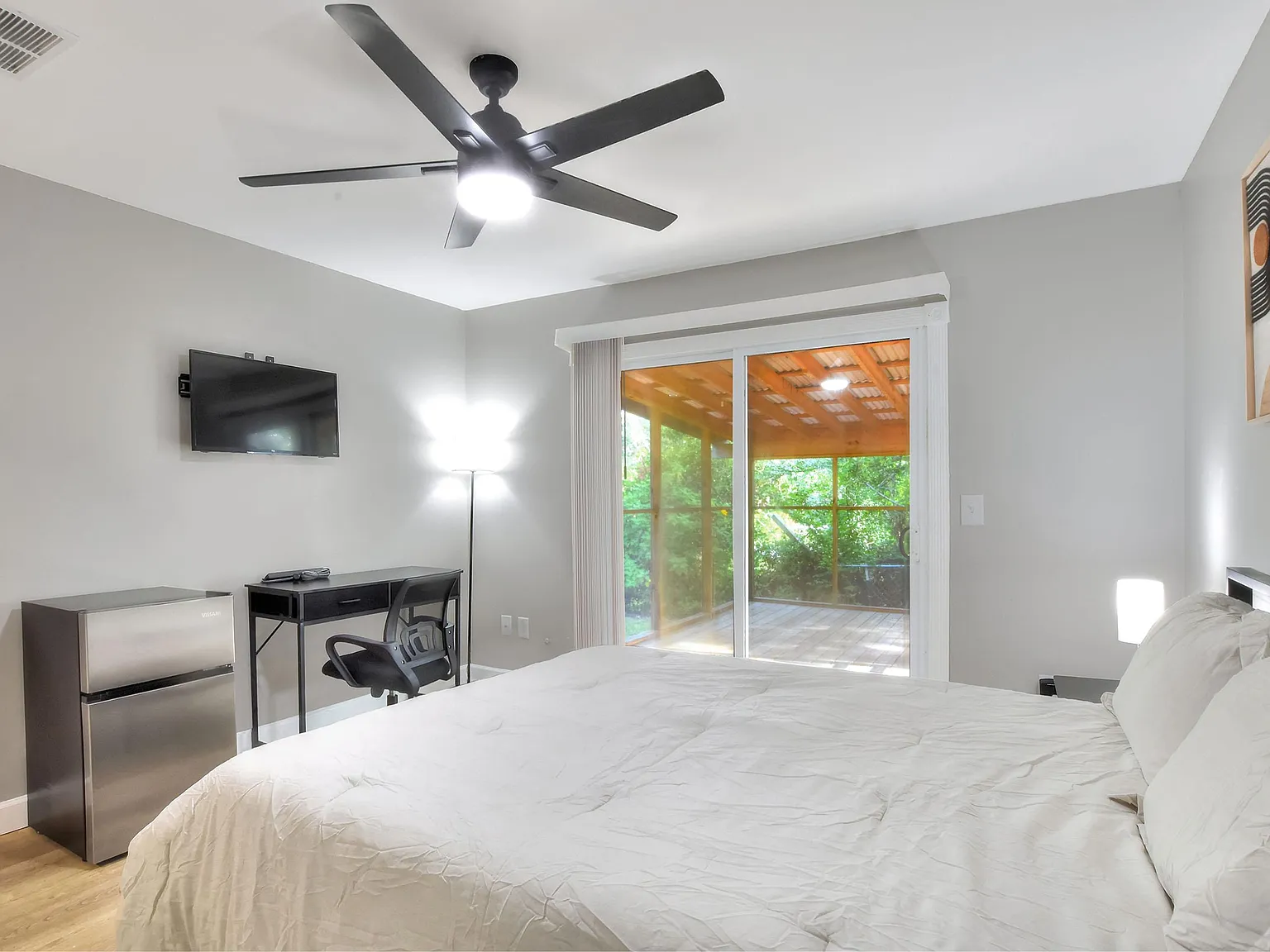 4 bed, 2.0 bath, 1800 sqft, $1,027 — Photo 3