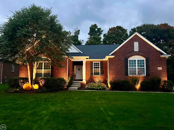 27223 Houghton Dr, Chesterfield, MI 48051