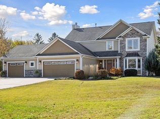 2487 Pondhaven Cir, Mendota Heights, MN 55120