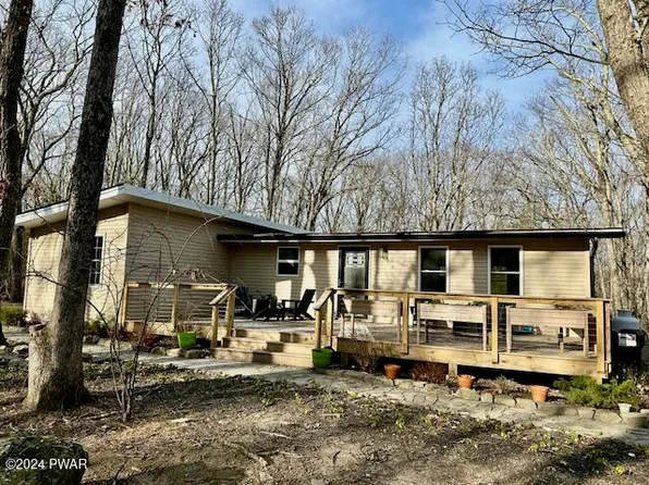 104 Ironwood Ln, Hawley, PA 18428