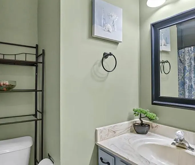 984 Westchester Cir — Photo 19
