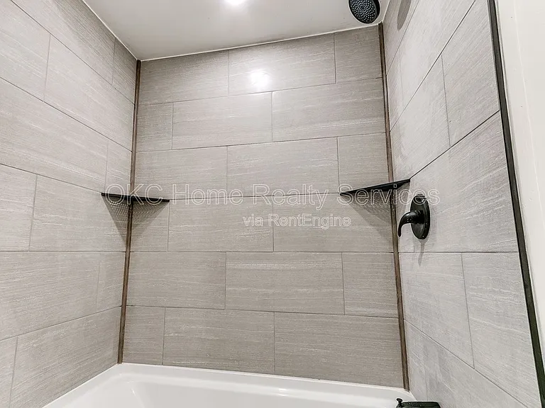 1812 W Noble Ave — Photo 59