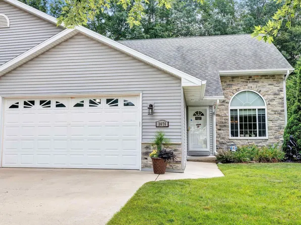 3676 Nordic Ct, Suamico, WI 54173