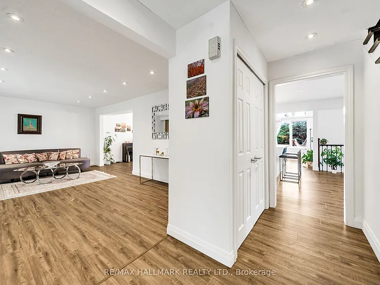 39 Sunnywood Cres — Photo 5
