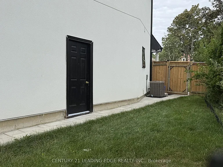 2385 Strathmore Cres #BASEMENT — Photo 9