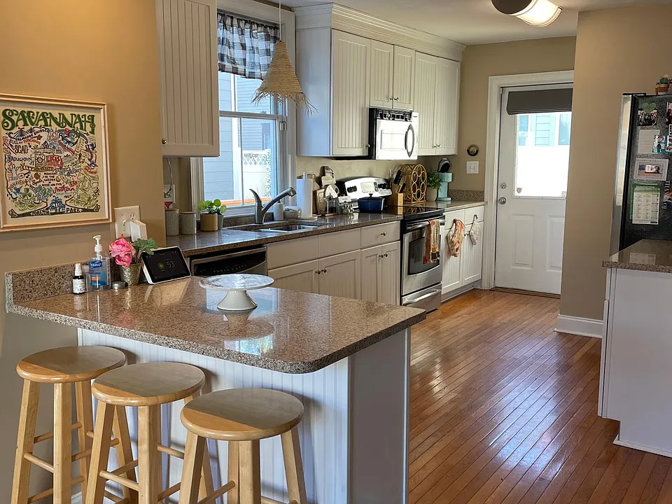 Kitchen and bar area