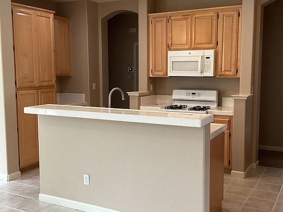 5th image of 3796 Saintsbury Dr