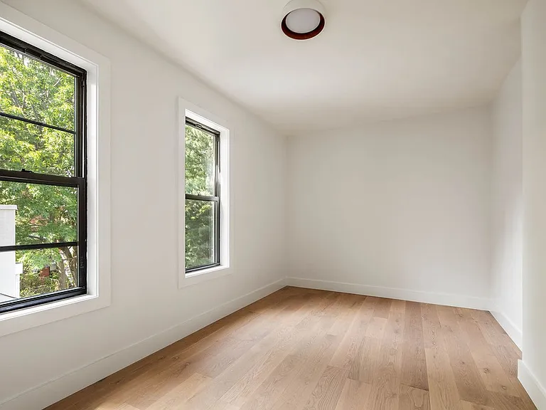 324 Clermont Ave #4 — Photo 7