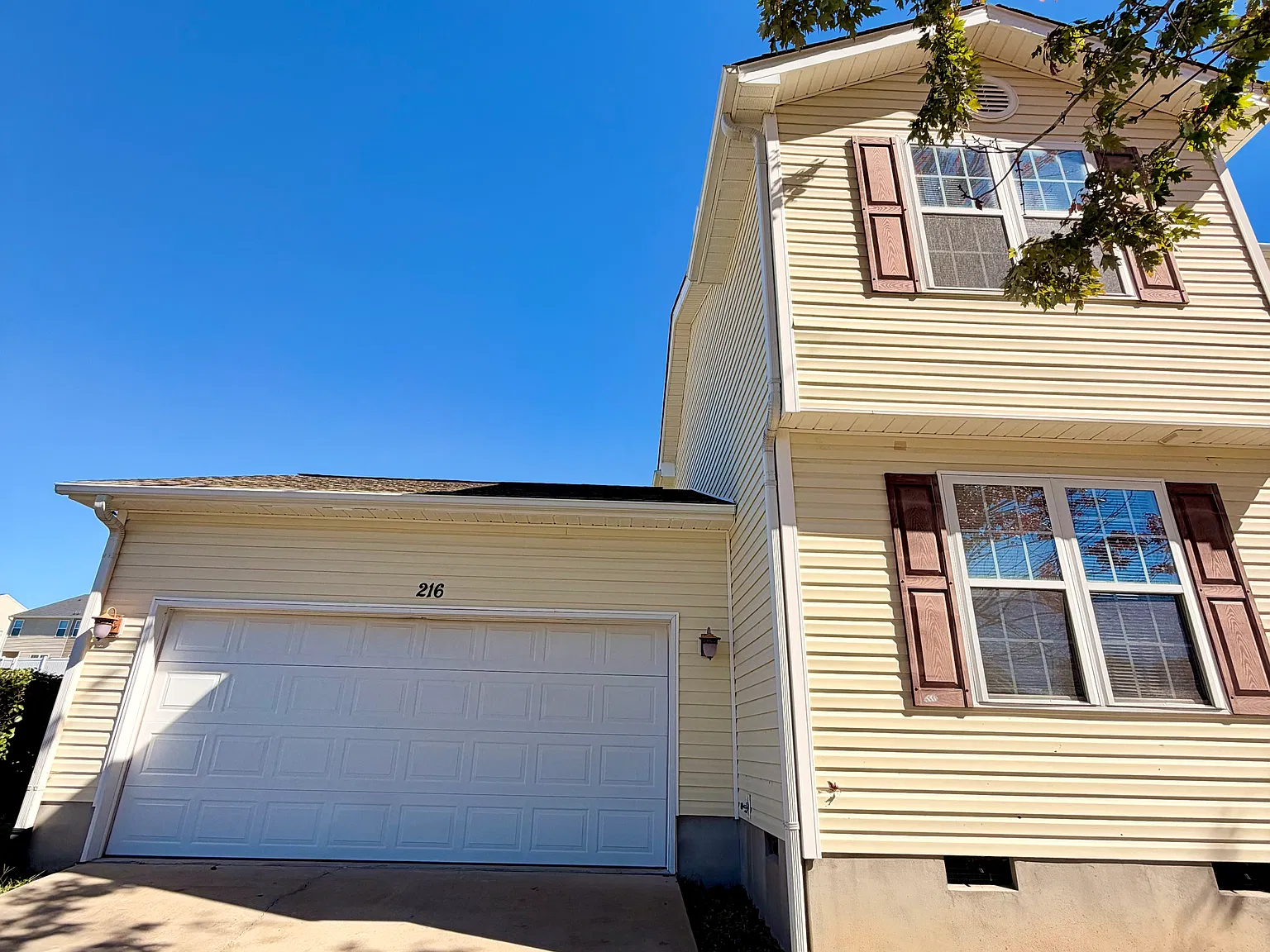 3 bed, 2.5 bath, 1750 sqft, $2,000 — Photo 2