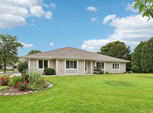 11027 N Mequon Square Dr, Mequon, WI 53092
