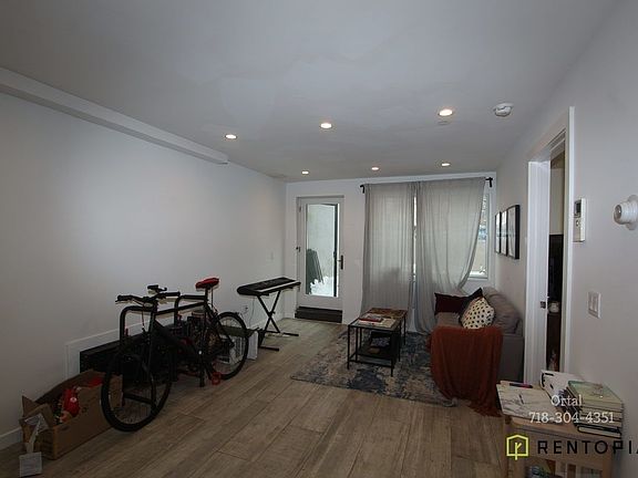 5th image of 103 Varet St #1E