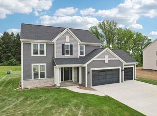 W251N2321 Valleyview Cir, Pewaukee, WI 53072