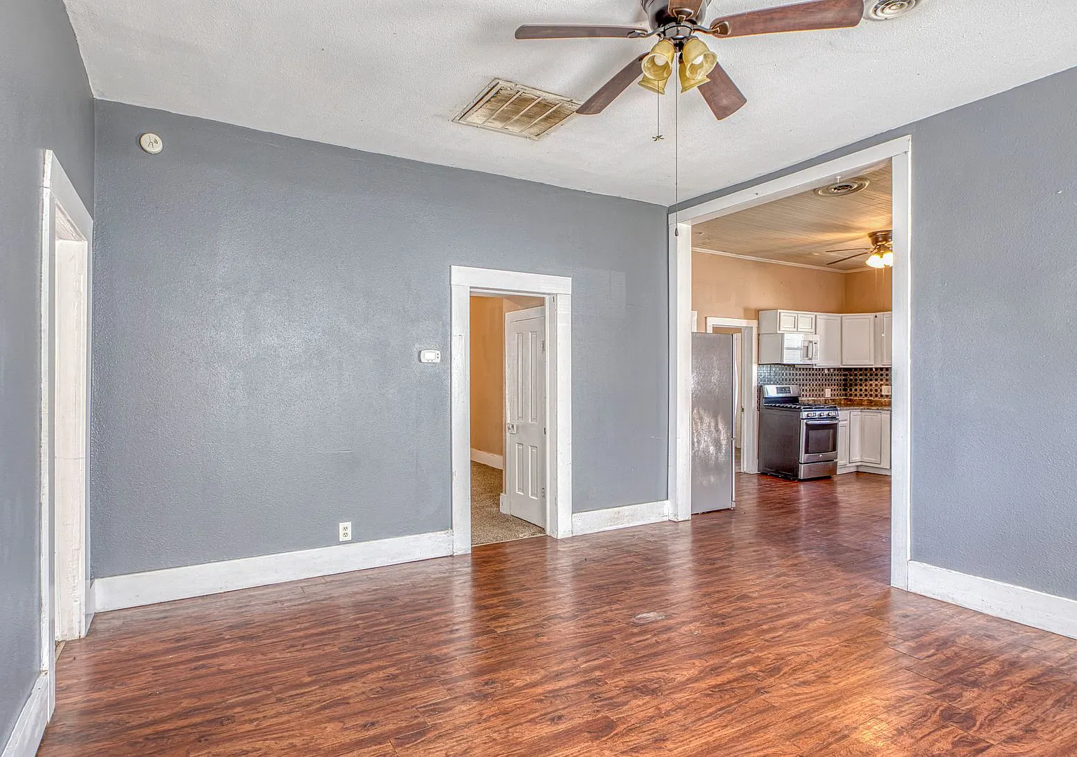 Fantastic 3-bedroom 2- bath home — Photo 3