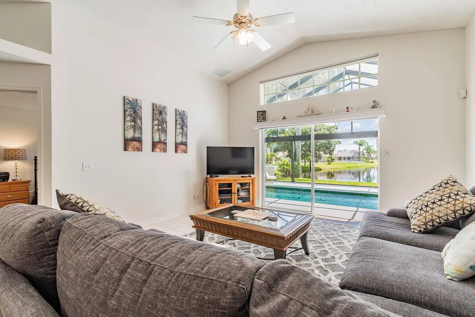 4 bed, 2.0 bath, 1679 sqft, $5,550 — Photo 2