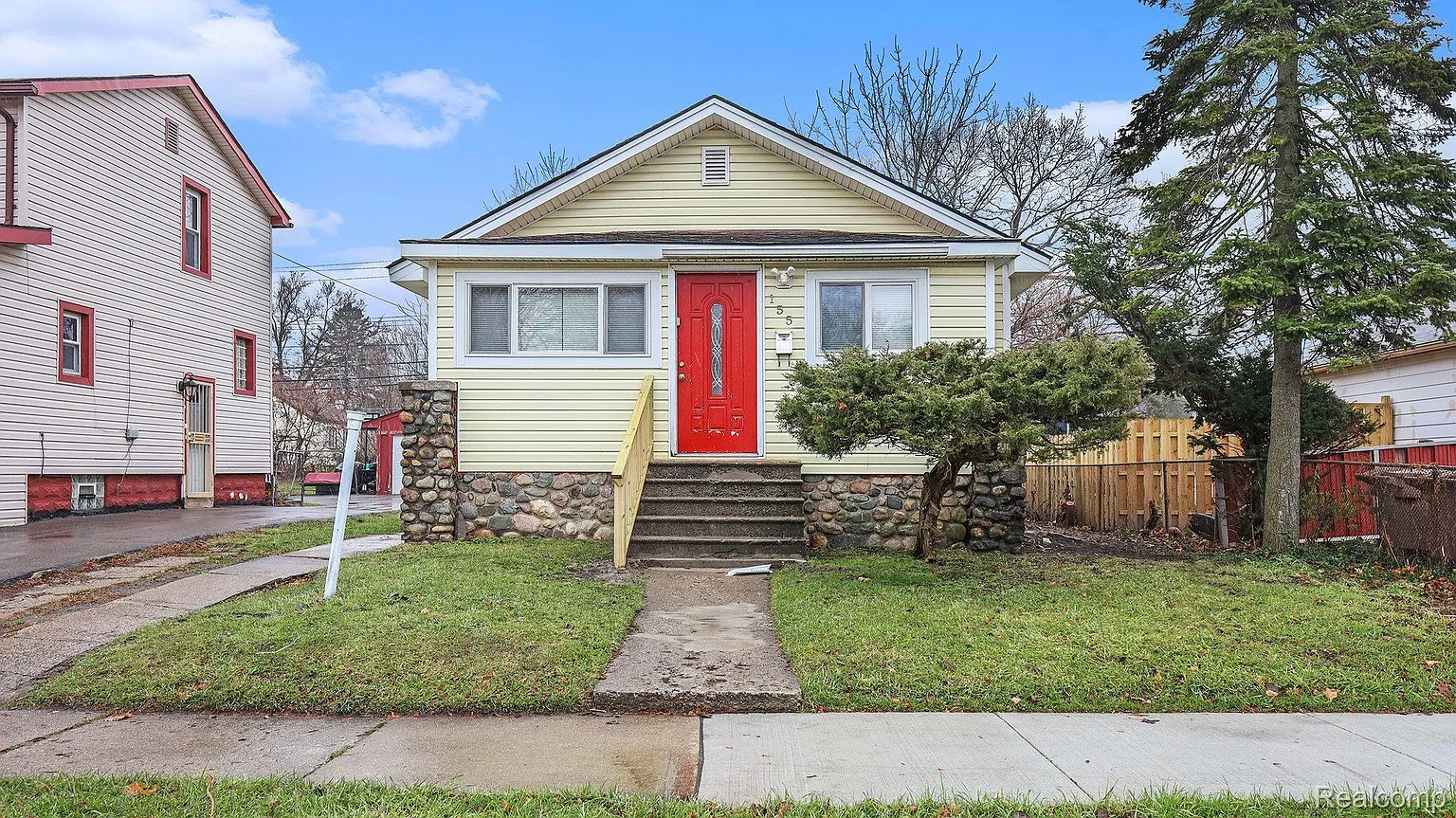 155 Earlmoor Blvd photo 1