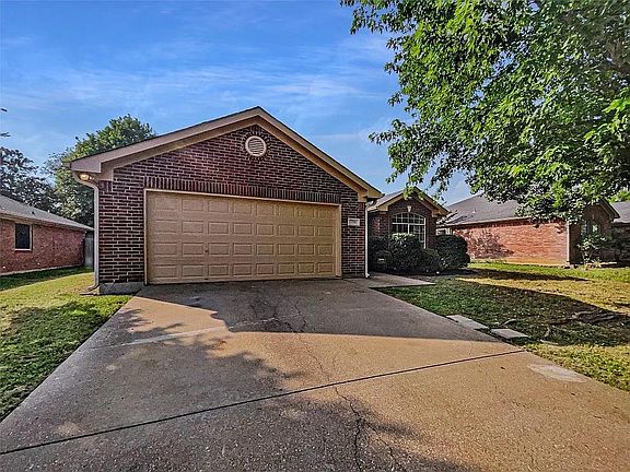 4th image of 1702 Prescott Dr