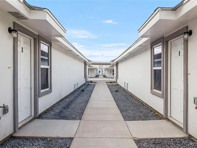 3605 Fuerte Ave #1 — Photo 2