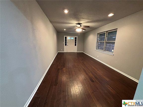3rd image of 209 E Voelter Ave