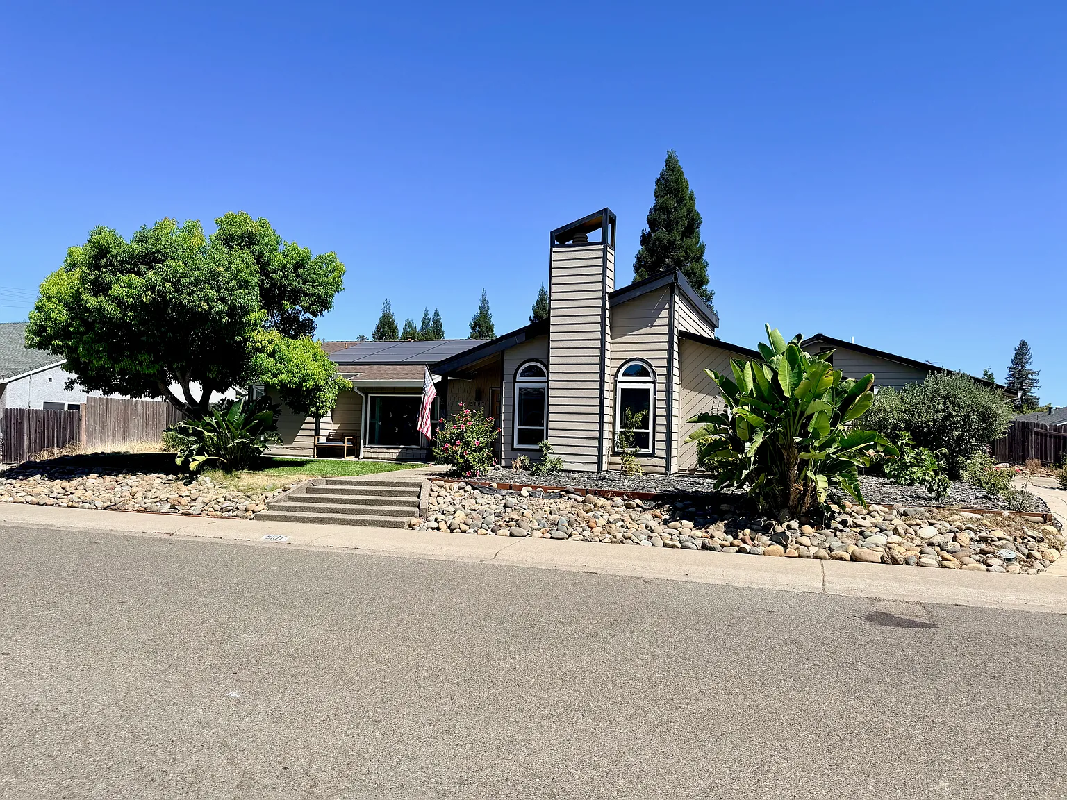 4 bed, 2.5 bath, 1554 sqft, $3,200 — Photo 2