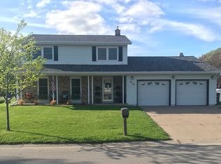 418 Fireside Dr, La Crescent, MN 55947
