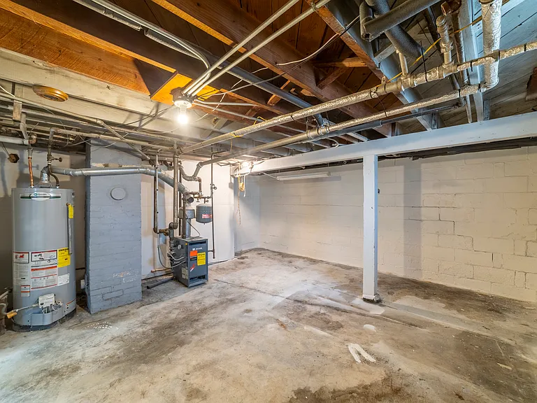 7535 Independence St — Photo 36